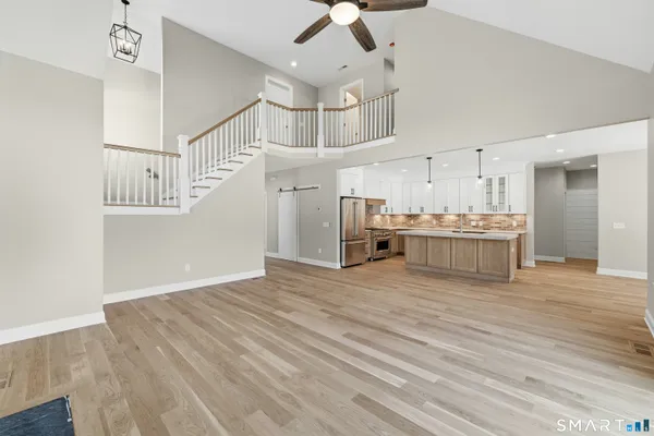 $899,900 | 42 Holcomb Street, Simsbury, CT 06070