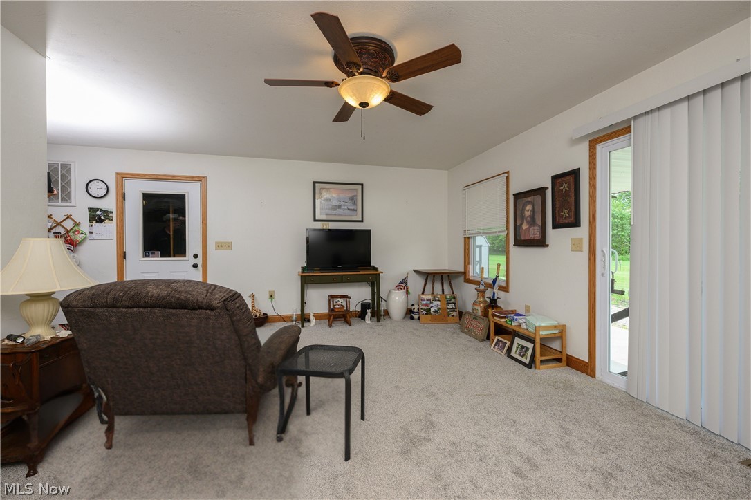 9427 Stonecreek Road Southwest Newcomerstown, OH 43832 - Photo 17 of 29 Living room