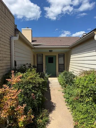 $2,100 | 405 Summit Circle, Fredericksburg, TX 78624