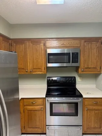 $2,100 | 405 Summit Circle, Fredericksburg, TX 78624