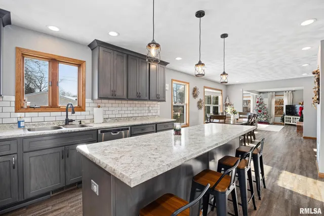 $349,900 | 400 West Madison Street, Tremont, IL 61568