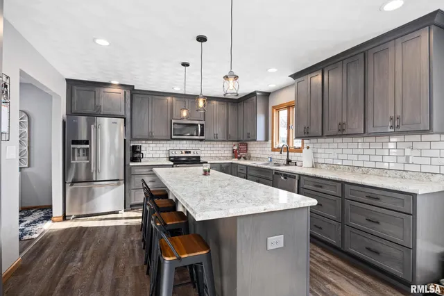 $349,900 | 400 West Madison Street, Tremont, IL 61568