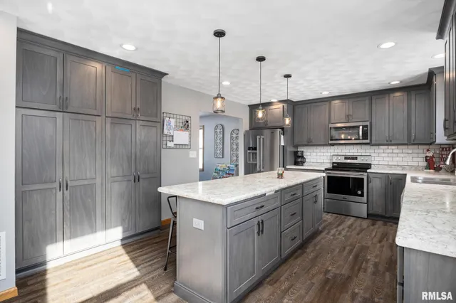 $349,900 | 400 West Madison Street, Tremont, IL 61568