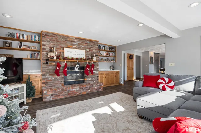 $349,900 | 400 West Madison Street, Tremont, IL 61568