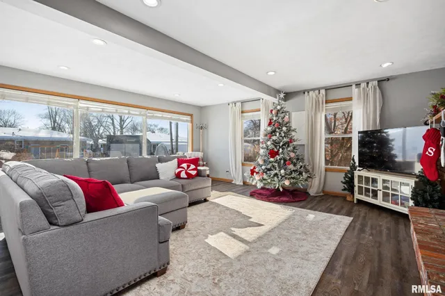 $349,900 | 400 West Madison Street, Tremont, IL 61568