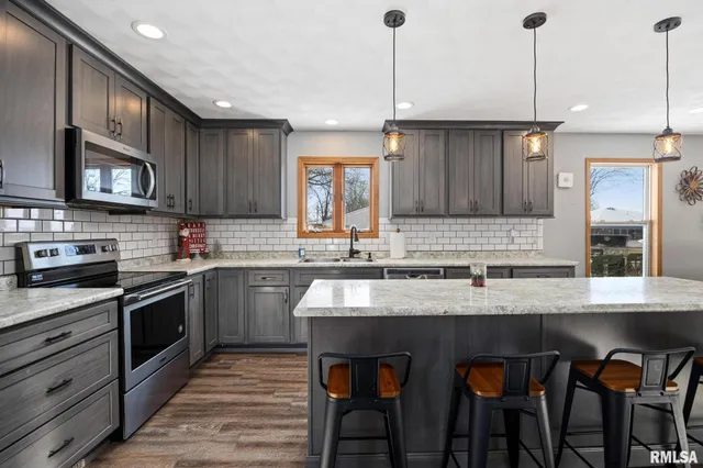 $349,900 | 400 West Madison Street, Tremont, IL 61568