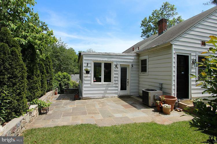 301 Highview Avenue Silver Spring, MD 20901 - Photo 11 of 23 Exterior (Rear)