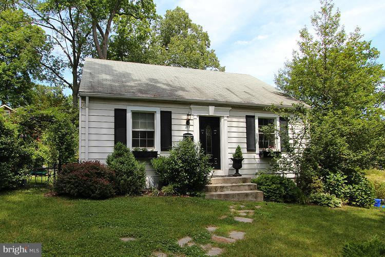 301 Highview Avenue Silver Spring, MD 20901 - Photo 12 of 23 Exterior (Front)