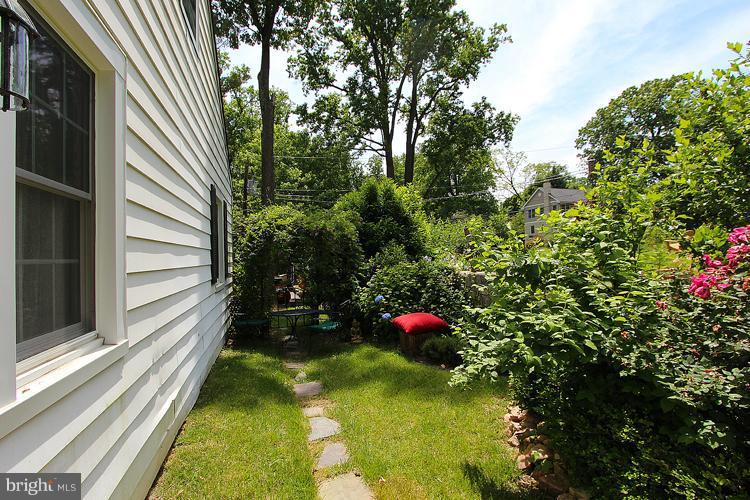 301 Highview Avenue Silver Spring, MD 20901 - Photo 13 of 23 Exterior (General)