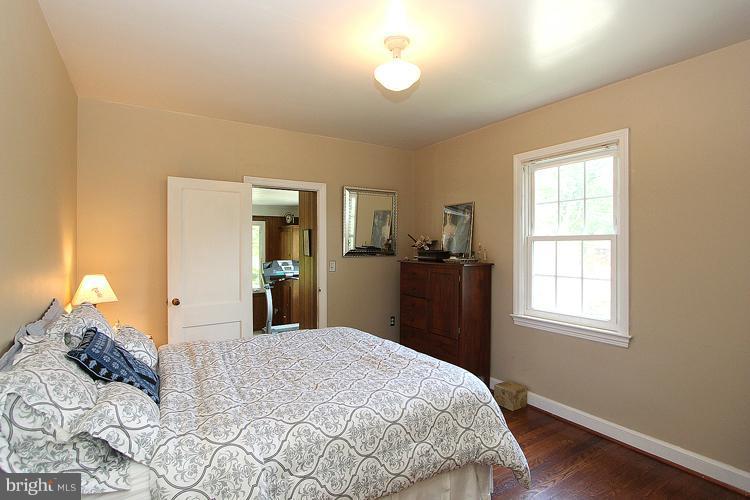 301 Highview Avenue Silver Spring, MD 20901 - Photo 18 of 23 Bedroom (Master)