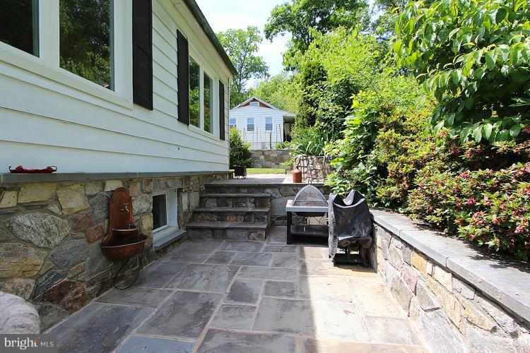 301 Highview Avenue Silver Spring, MD 20901 - Photo 20 of 23 Exterior (Rear)