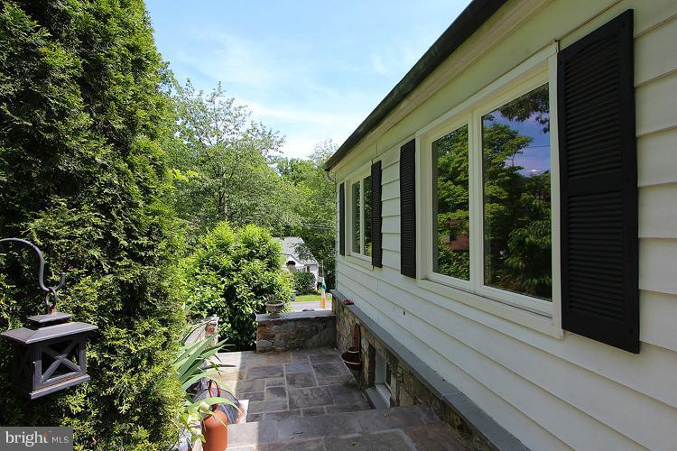 301 Highview Avenue Silver Spring, MD 20901 - Photo 23 of 23 Exterior (Rear)