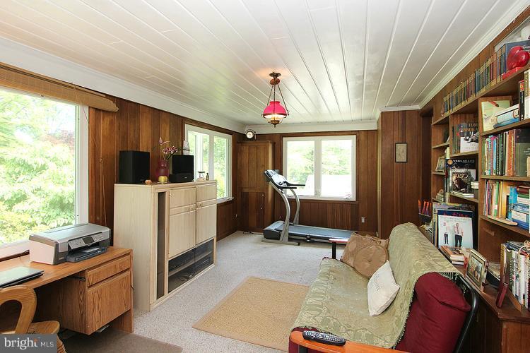 301 Highview Avenue Silver Spring, MD 20901 - Photo 8 of 23 Interior (General)