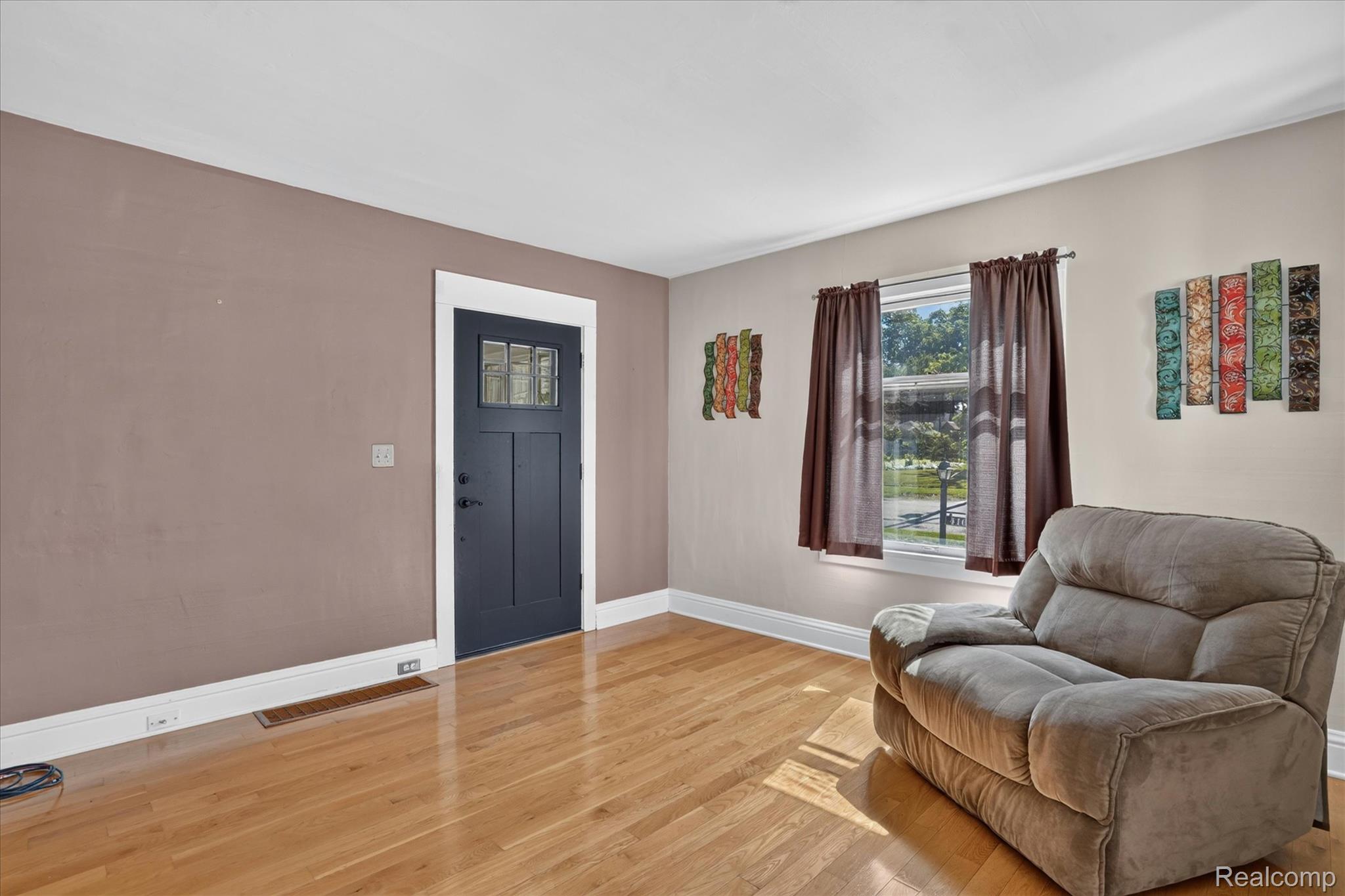410 South Center Street Howell, MI 48843 - Photo 3 of 47 05-410-S-Center-St-Howell-MI-48843-WindowStill.jpg