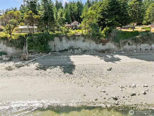 $1,200,000 | 372 Schwartz Road, Nordland, WA 98358