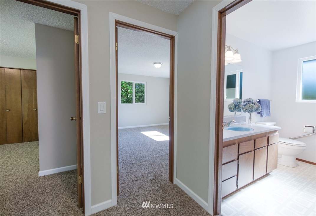 8620 Johnson Point Road Northeast Olympia, WA 98516 - Photo 12 of 25 Gallery Image 12