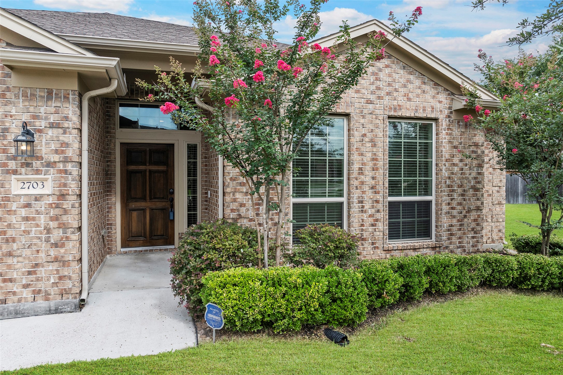 2703 Barrington Branch Drive Spring, TX 77373 - Photo 4 of 33 Cute 4 sides brick one story for easy living