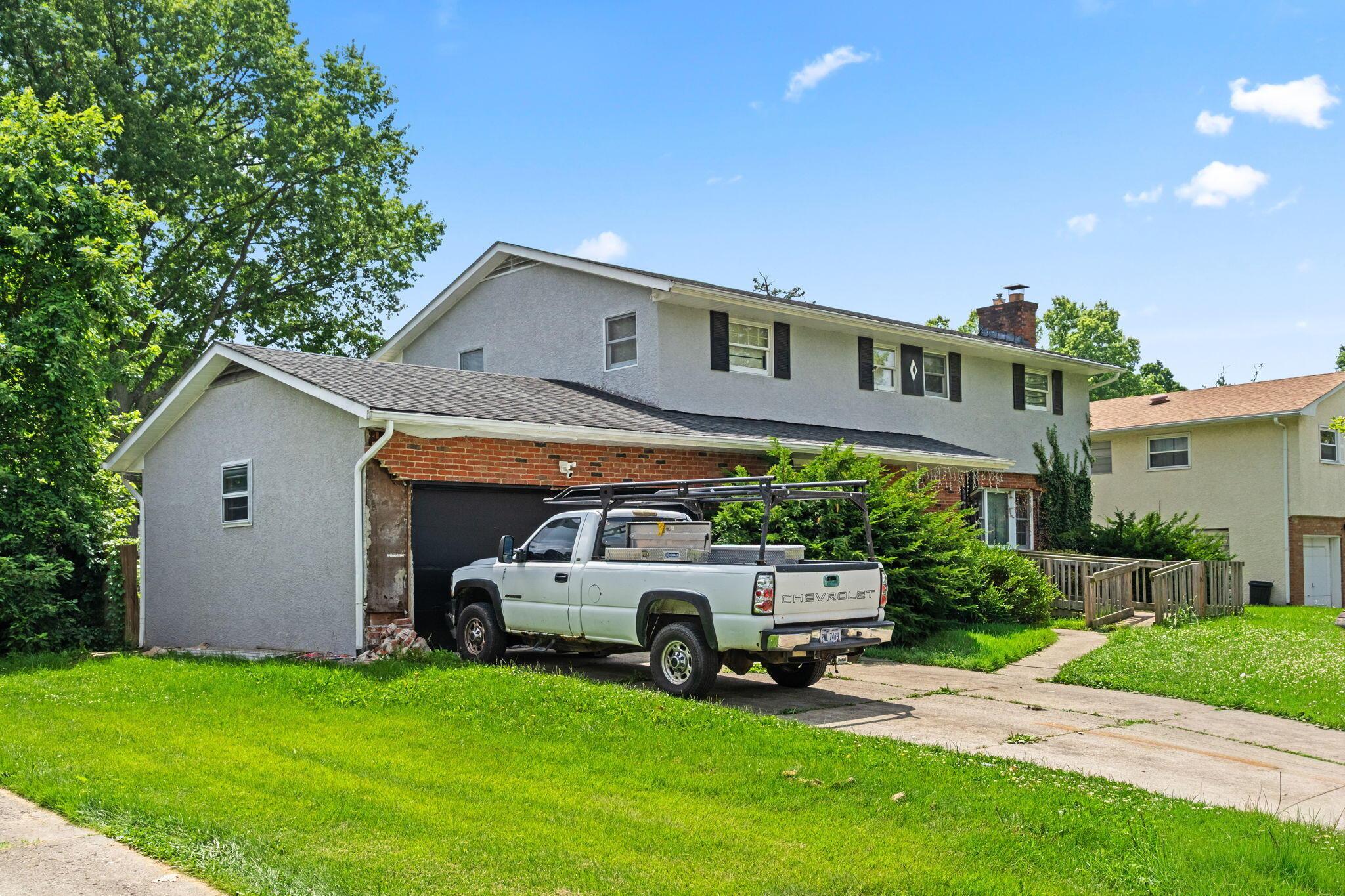 1394 Yorktown Road Columbus, OH 43232 - Photo 3 of 6 3-web-or-mls-DSC07471-2
