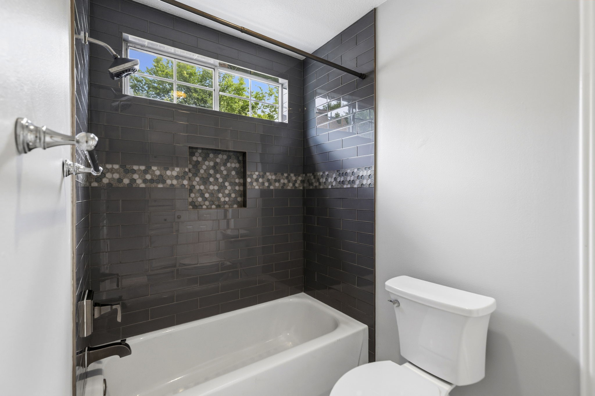 18310 Pamela Way Spring, TX 77379 - Photo 28 of 42 Updated tub and shower combination in one of the Hollywood baths.
