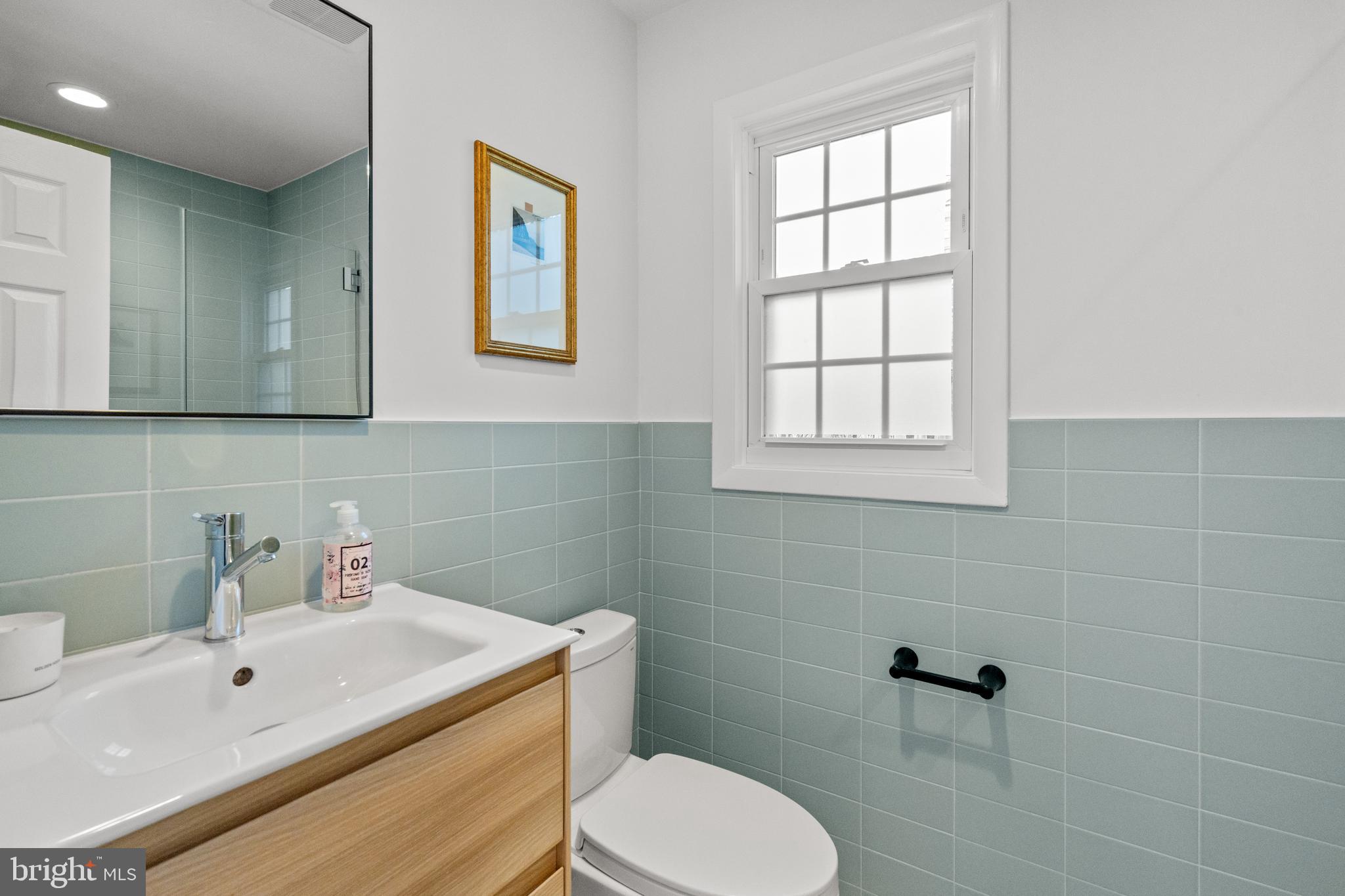 6219 Arkendale Road Alexandria, VA 22307 - Photo 20 of 33 a bathroom with a sink a toilet and mirror