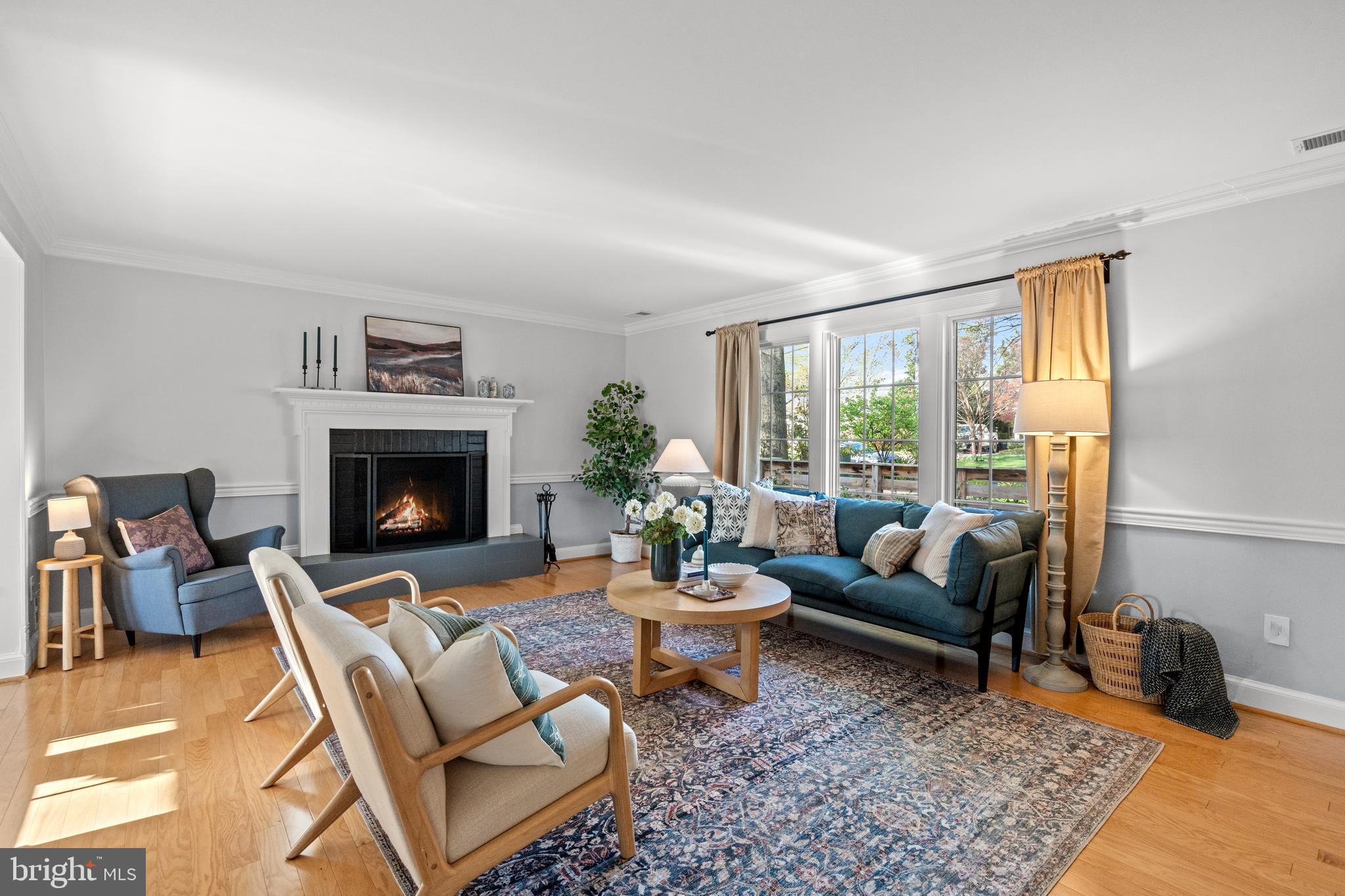 6219 Arkendale Road Alexandria, VA 22307 - Photo 4 of 33 a living room with furniture and a fireplace
