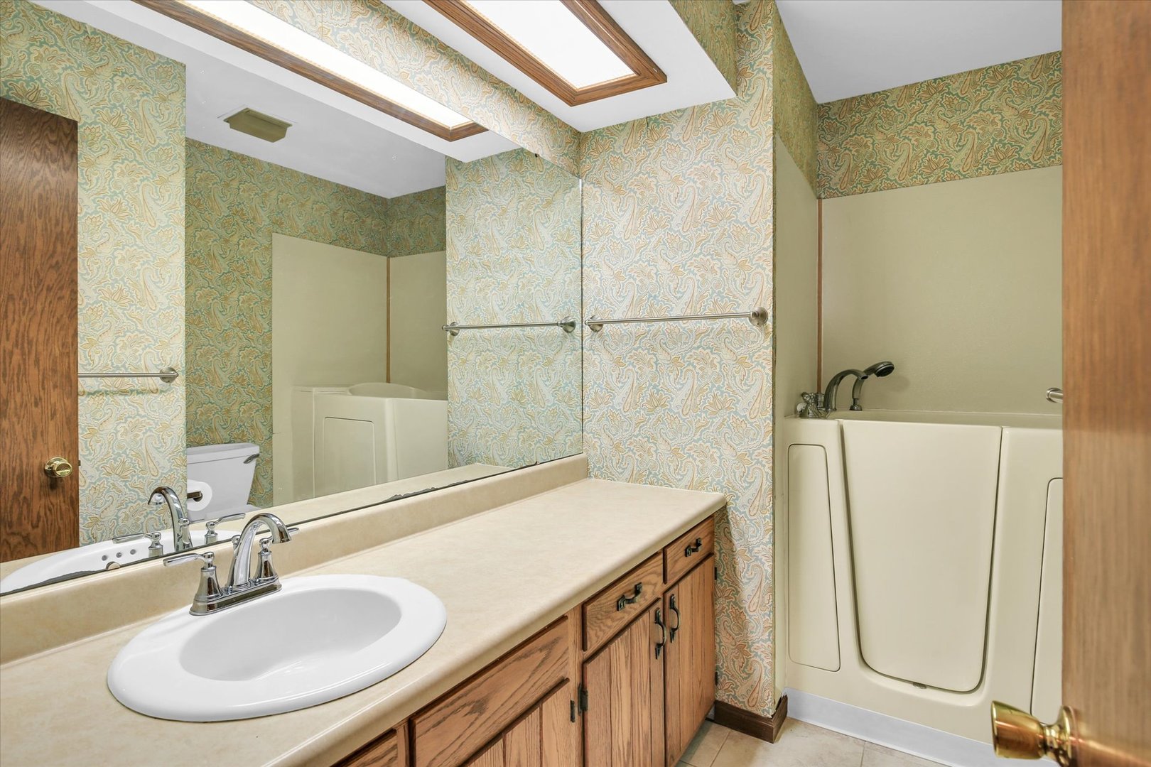 202 Spring Circle Urbana, IL 61802 - Photo 17 of 27 Gallery Image 17
