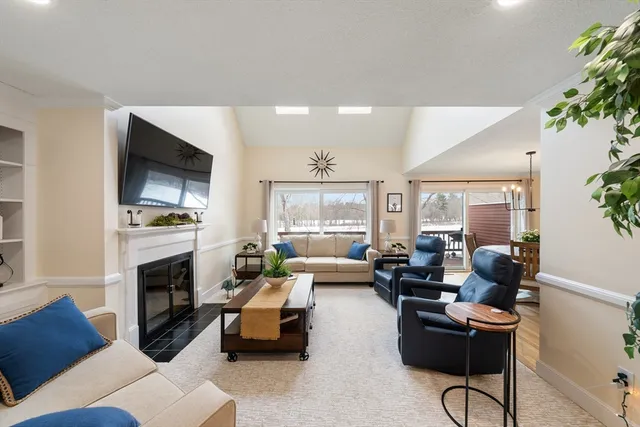 $824,900 | 8 Bixby Lane, Unit 8, Westford, MA 01886