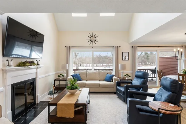 $824,900 | 8 Bixby Lane, Unit 8, Westford, MA 01886