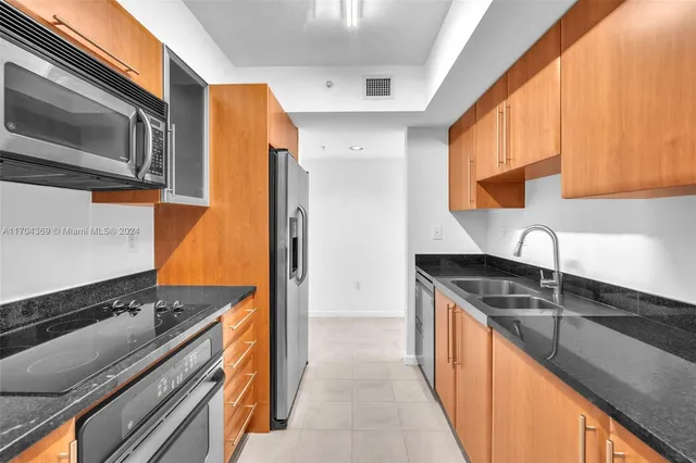 $490,000 | 610 West Las Olas Boulevard, Unit 914N, Fort Lauderdale, FL 33312