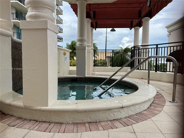 $490,000 | 610 West Las Olas Boulevard, Unit 914N, Fort Lauderdale, FL 33312