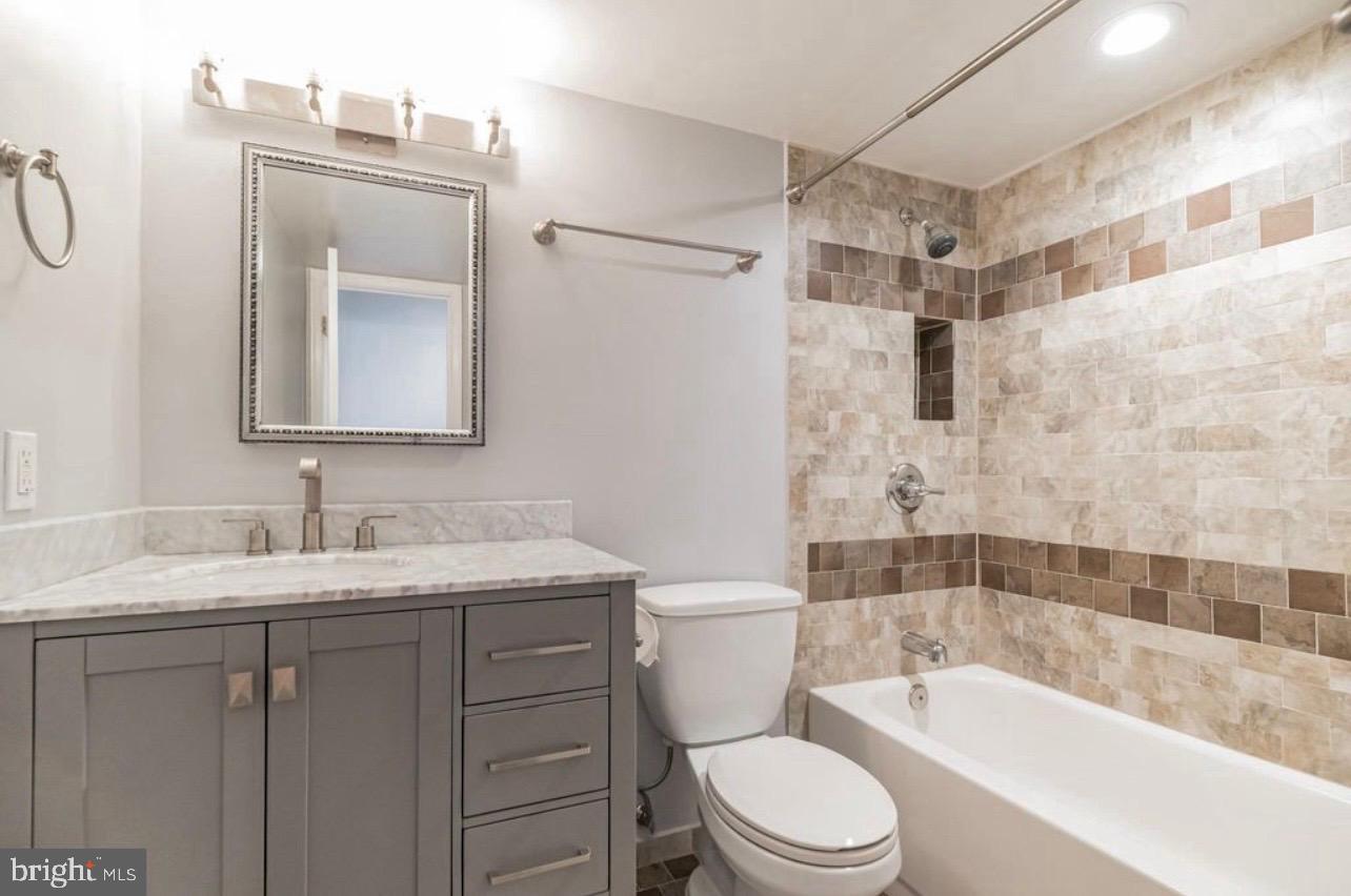 1301 North Courthouse Road, Unit 1009 Arlington, VA 22201 - Photo 2 of 11