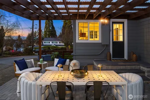 $949,950 | 403 Northeast 94th Street, Seattle, WA 98115