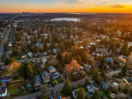 $949,950 | 403 Northeast 94th Street, Seattle, WA 98115