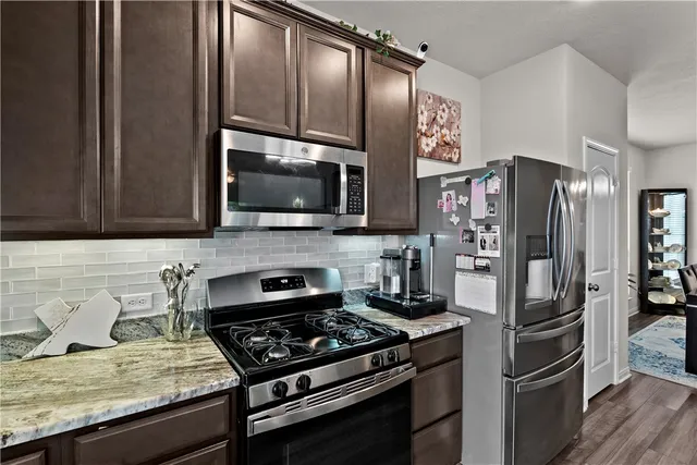 $369,900 | 204 Broaddus Bend, Caldwell, TX 77836