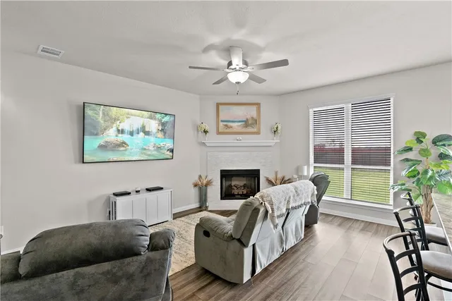 $369,900 | 204 Broaddus Bend, Caldwell, TX 77836