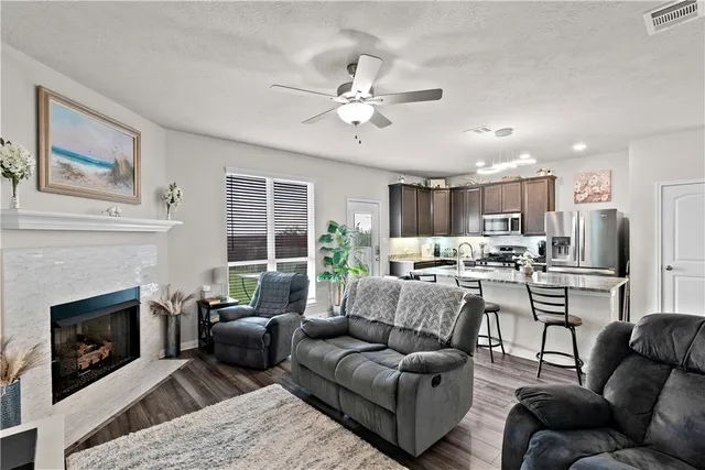 $369,900 | 204 Broaddus Bend, Caldwell, TX 77836