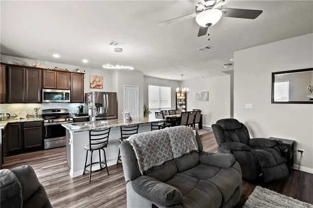 $369,900 | 204 Broaddus Bend, Caldwell, TX 77836