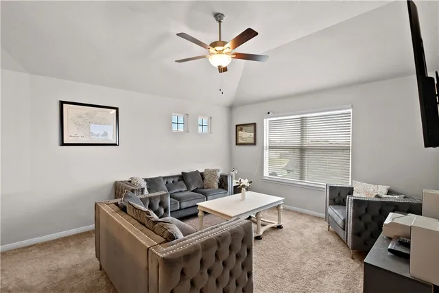 $369,900 | 204 Broaddus Bend, Caldwell, TX 77836