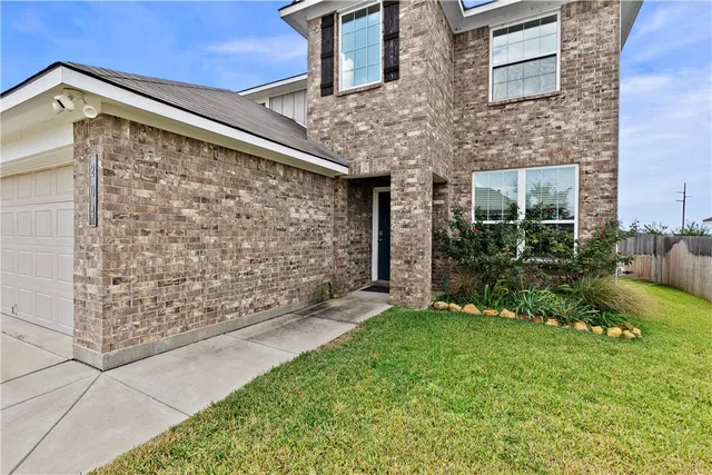 $369,900 | 204 Broaddus Bend, Caldwell, TX 77836
