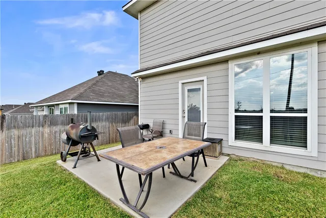 $369,900 | 204 Broaddus Bend, Caldwell, TX 77836