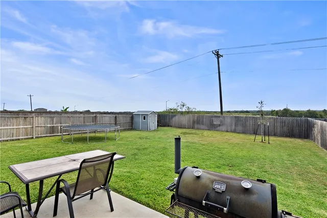 $369,900 | 204 Broaddus Bend, Caldwell, TX 77836