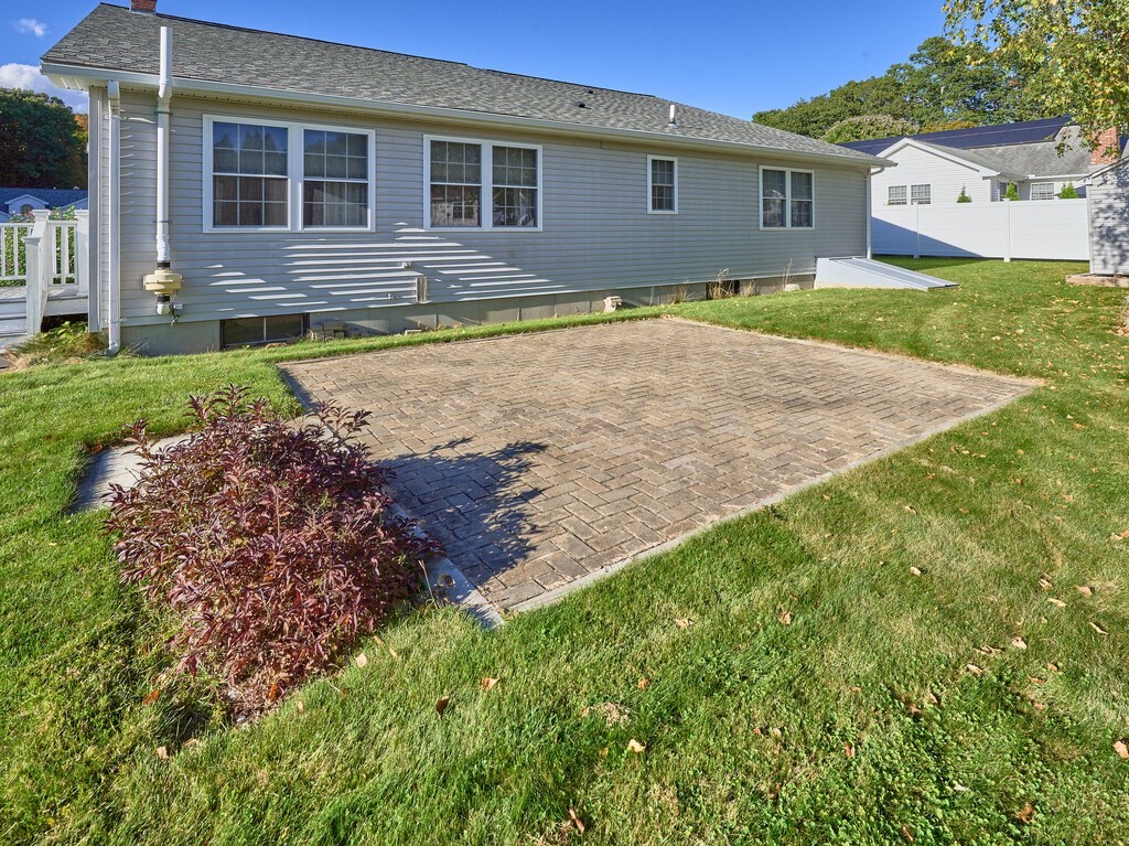 60 Potter Farm Road Auburn, MA 01501 - Photo 4 of 31 Gallery Image 4
