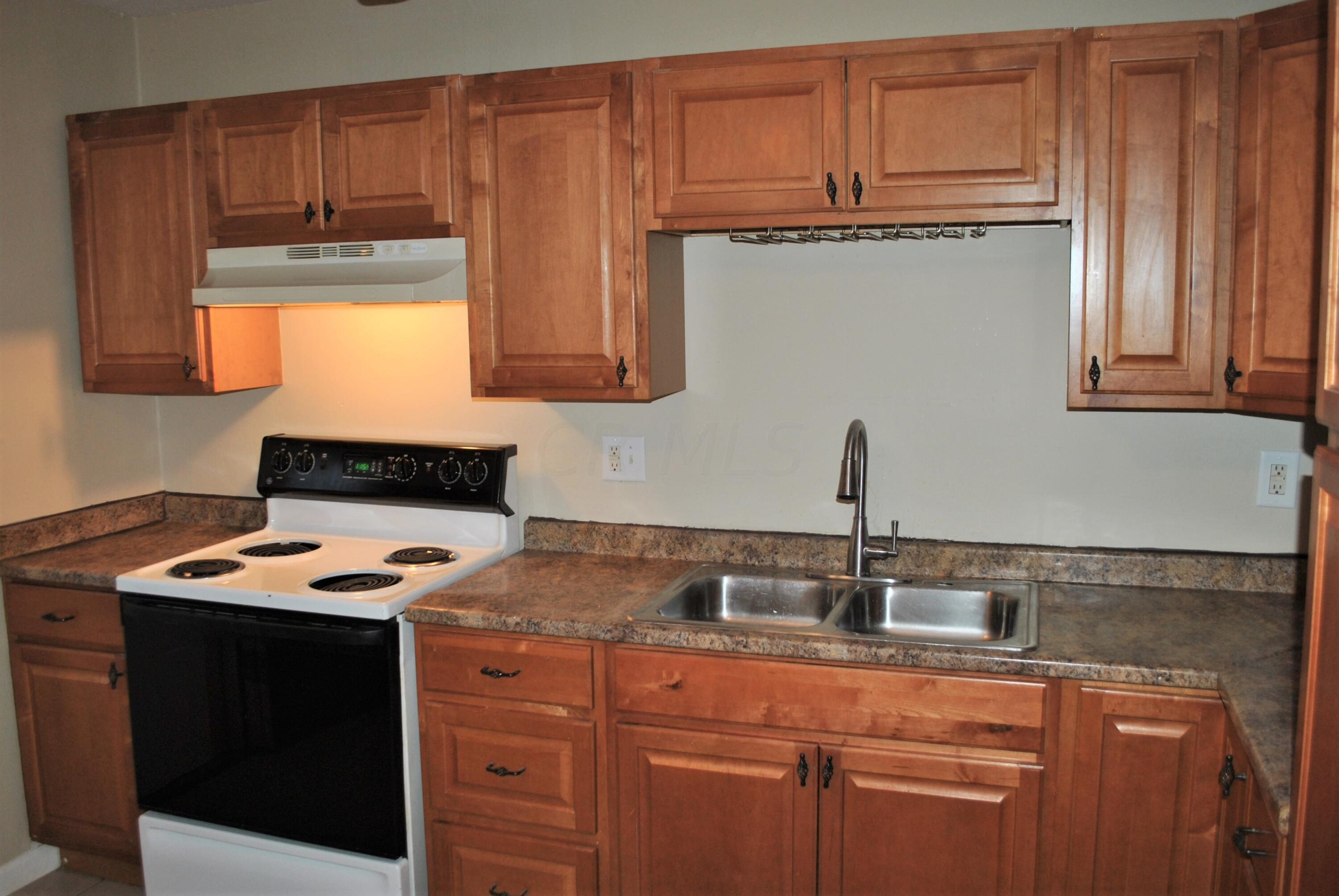 252 East Alcott Road Columbus, OH 43207 - Photo 11 of 21 Kitchen