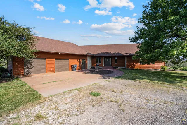 $840,000 | 9736 West Lake Road, Meriden, KS 66512