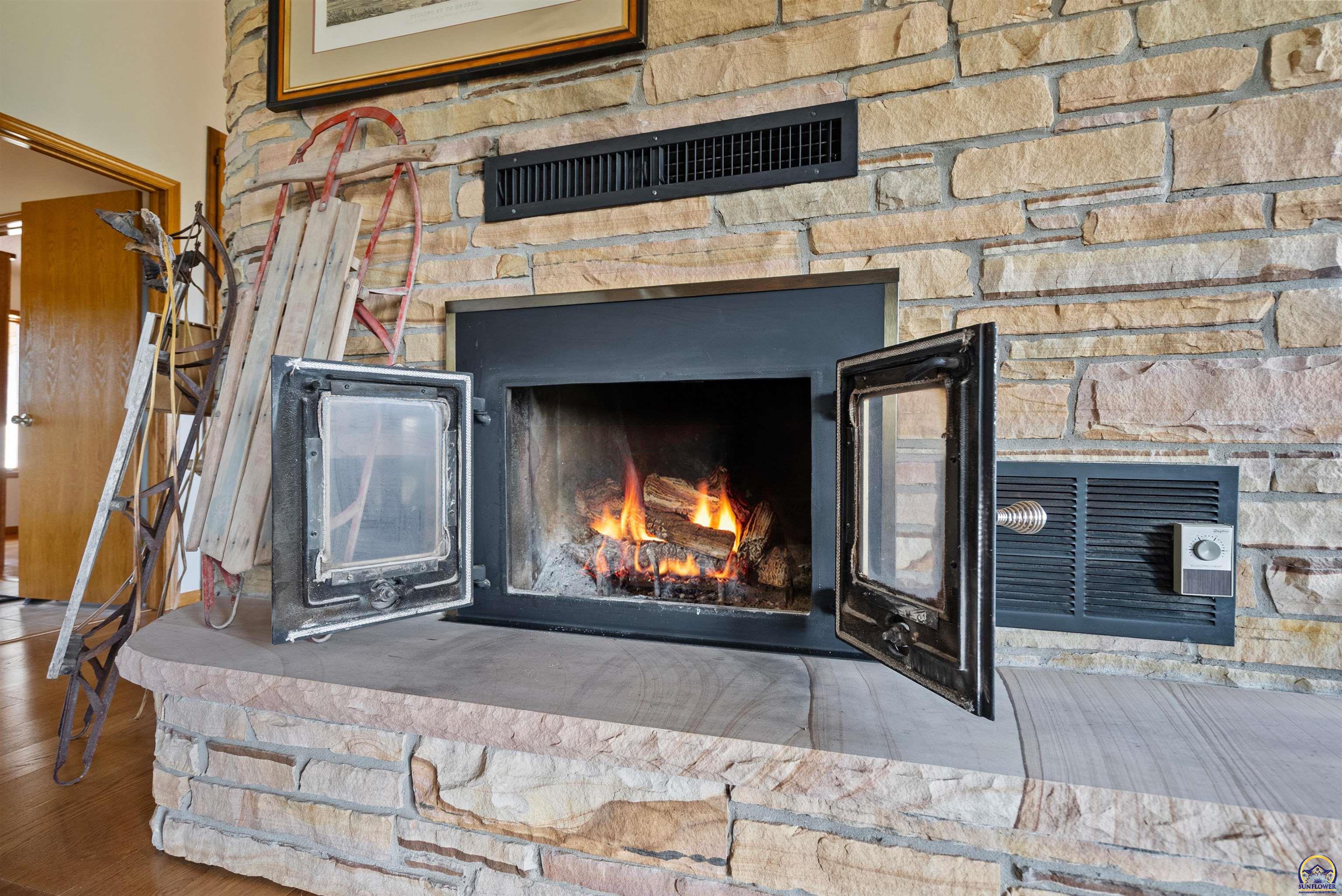 9736 West Lake Road Meriden, KS 66512 - Photo 15 of 98