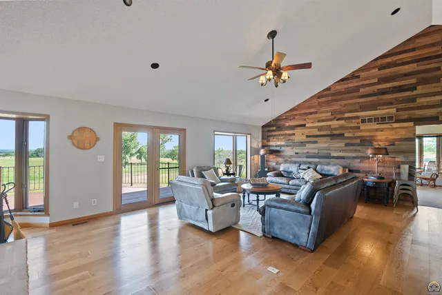 $840,000 | 9736 West Lake Road, Meriden, KS 66512