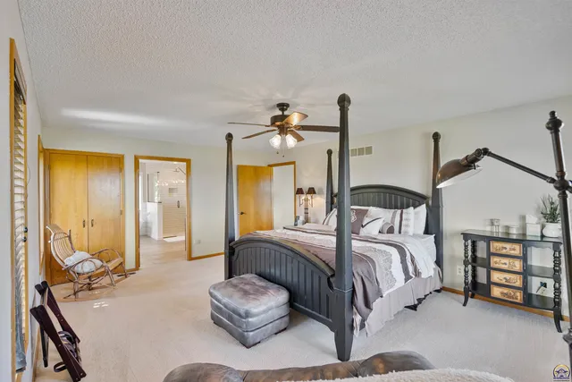 $840,000 | 9736 West Lake Road, Meriden, KS 66512