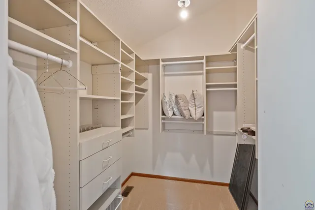 $840,000 | 9736 West Lake Road, Meriden, KS 66512