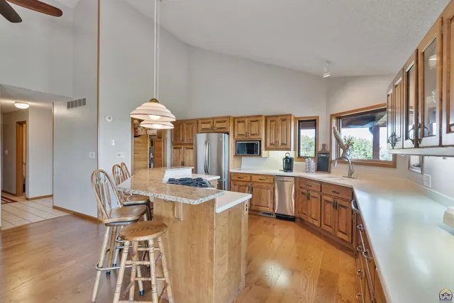 $840,000 | 9736 West Lake Road, Meriden, KS 66512