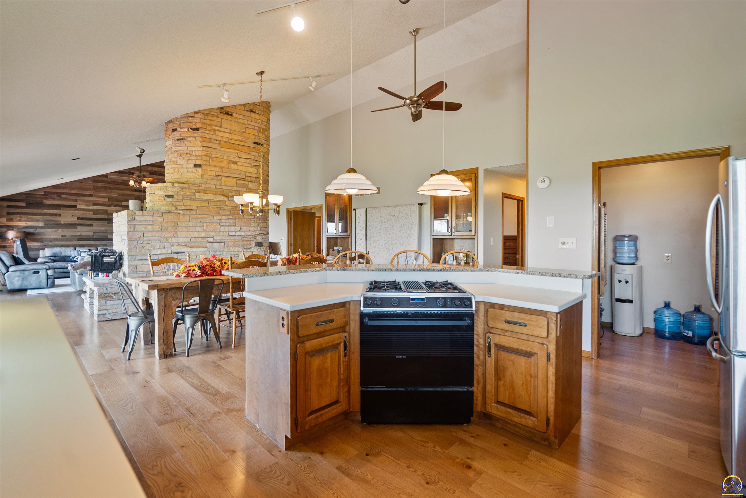 9736 West Lake Road Meriden, KS 66512 - Photo 30 of 98